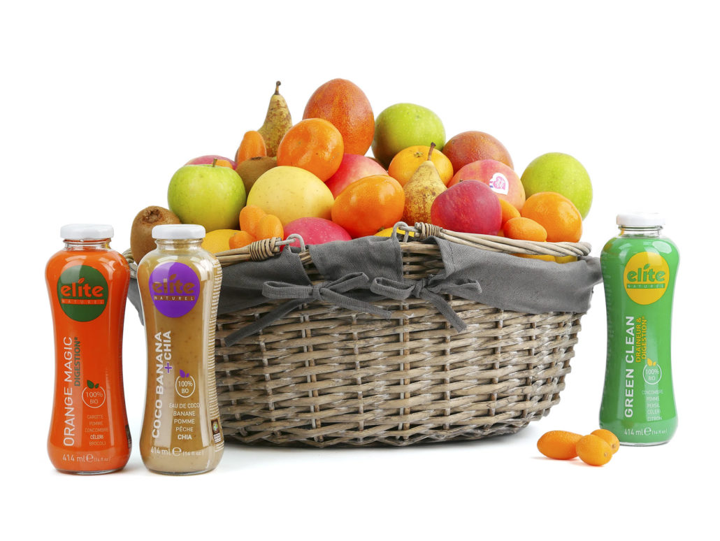 Corbeille-de-fruits-+-bouteille